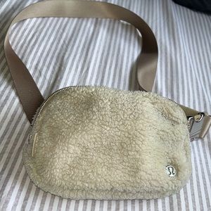 Lululemon Everywhere Belt Bag
